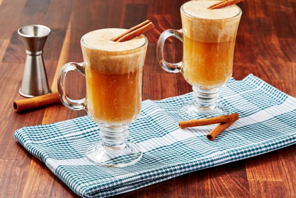 Rozgrzewające drinki na jesień, które zachwycą Twoje zmysły