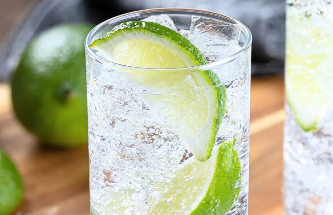 Najlepsze drinki ze Sprite, które zaskoczą Twoich gości i zachwycą smakiem