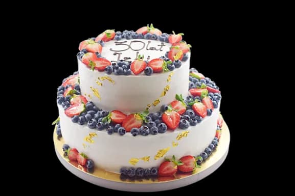 Ile kg tortu na 50 osób? Sprawdź, jak uniknąć błędów w obliczeniach!