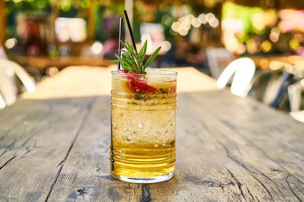 Przepisy na drinki z liczi, które zachwycą Twoje podniebienie