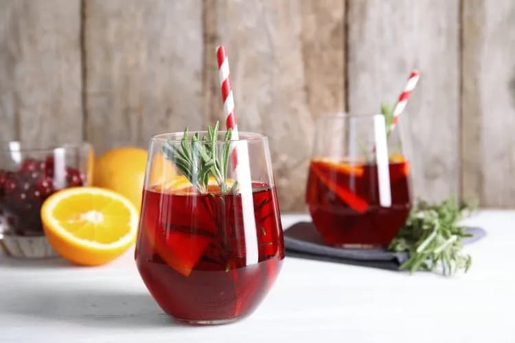 Najlepsze drinki z żurawiną, które zaskoczą Twoich gości