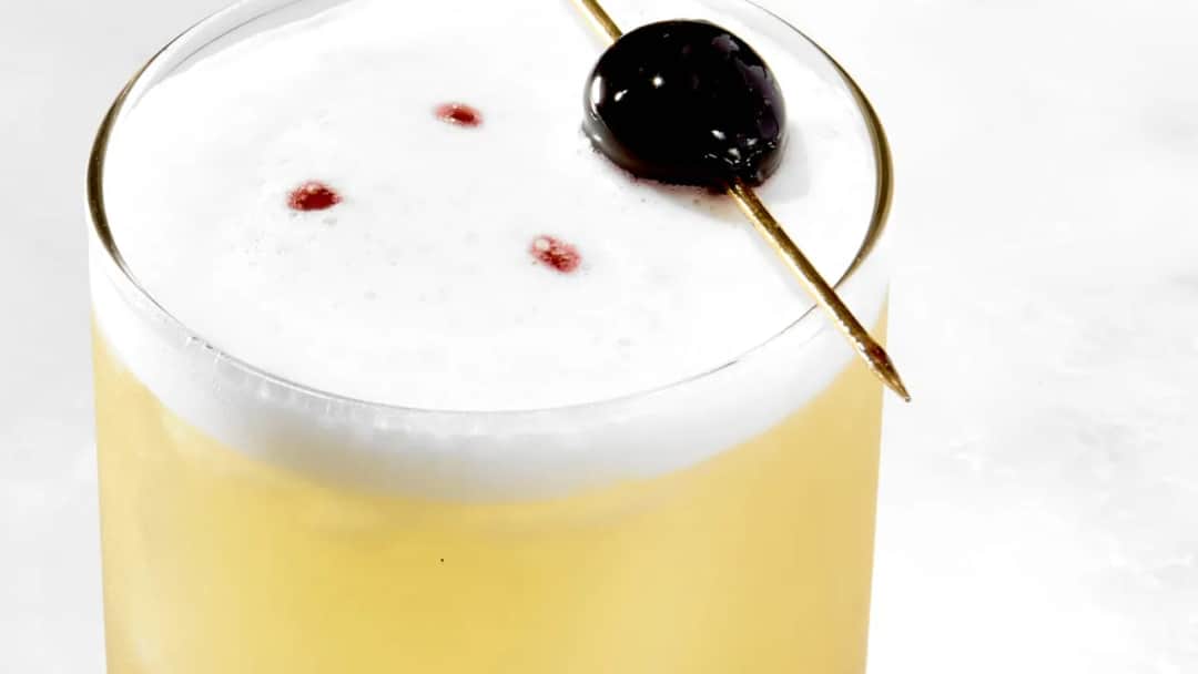 Pyszne drinki sour: odkryj najlepsze przepisy na koktajle