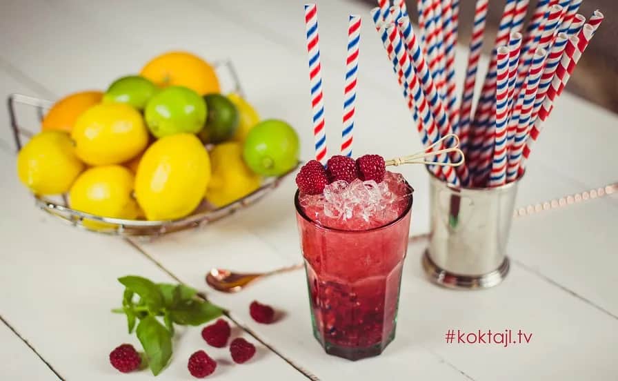 Najlepsze drinki z syropem malinowym, które zachwycą Twoje podniebienie