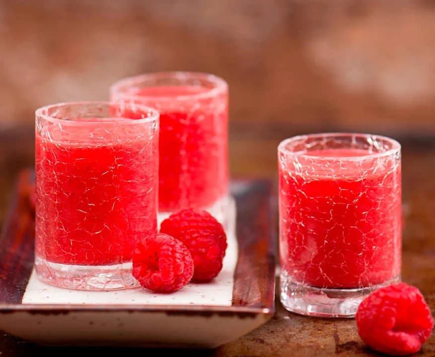 Najlepsze drinki z soplicą malinową, które zachwycą Twoich gości