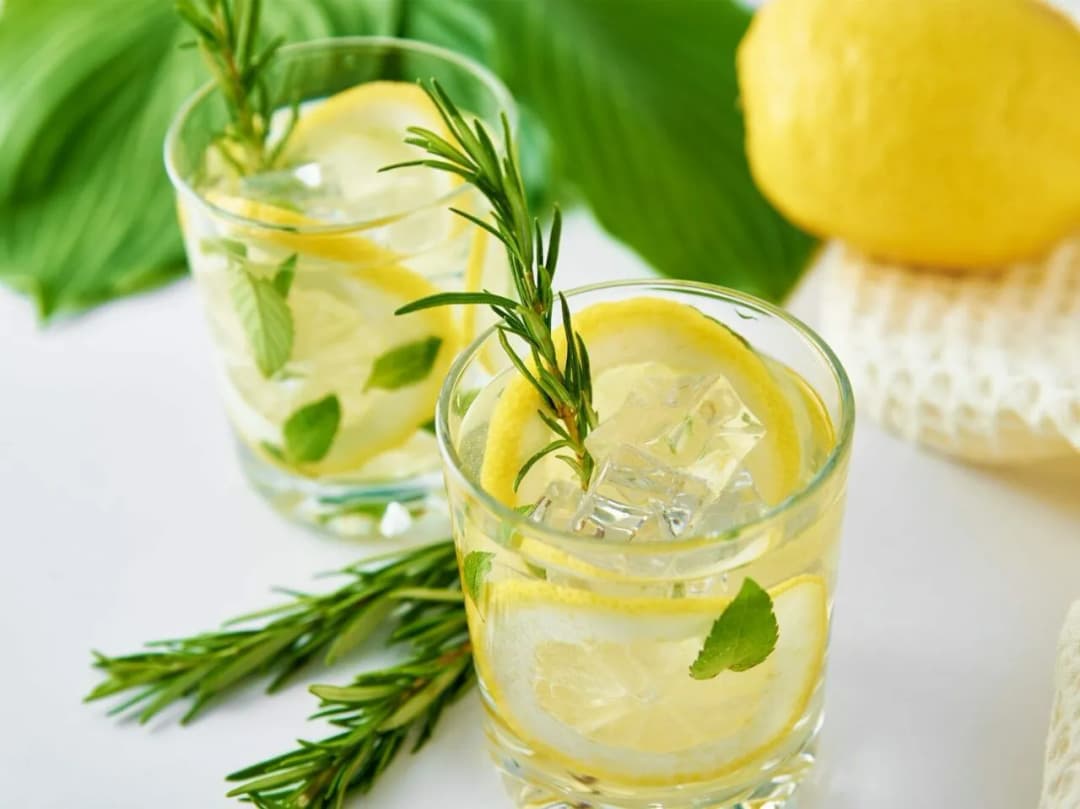 Najlepsze drinki z cytrynówką, które zaskoczą Twoich gości