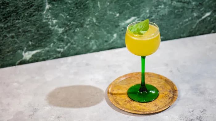 Najlepsze drinki z mango i rumem, które musisz spróbować latem