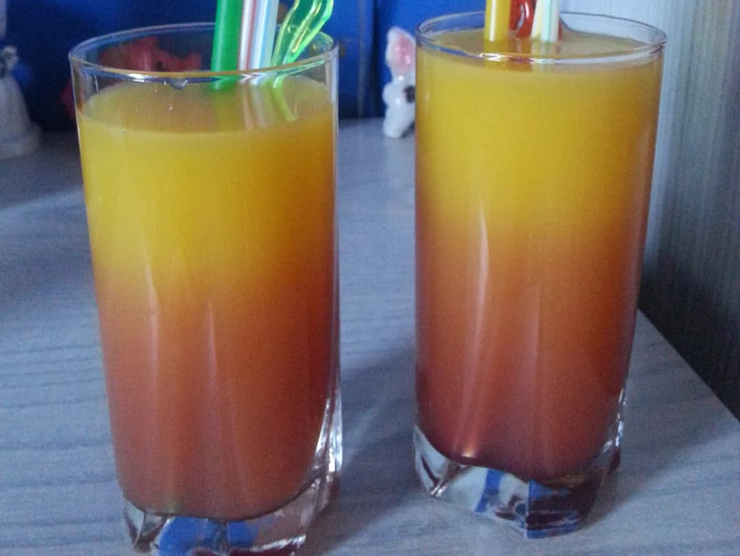 Orzeźwiający drink ze spritem i sokiem malinowym na letnie wieczory