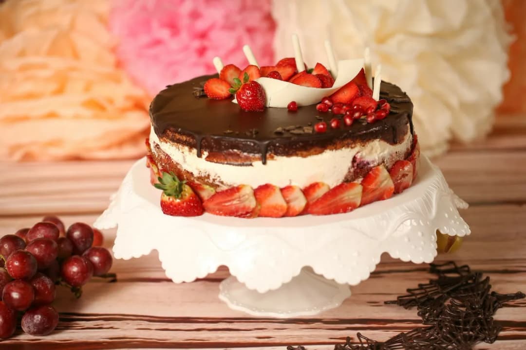 Czym przekładać tort? Najlepsze składniki i triki na idealne nadzienie