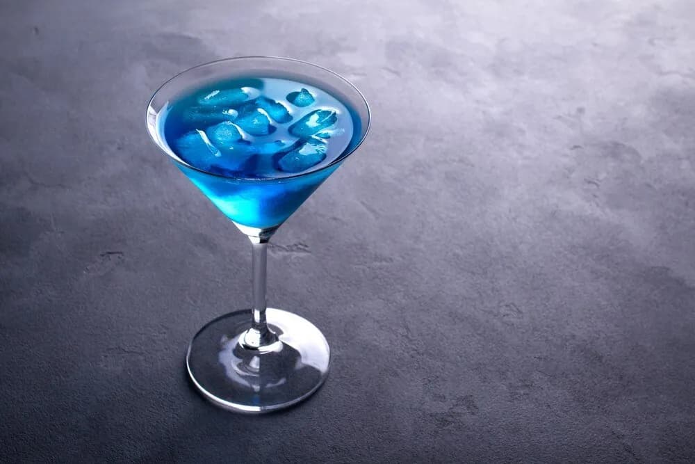 Jak przygotować drink blue lagoon - przepis i ciekawe warianty