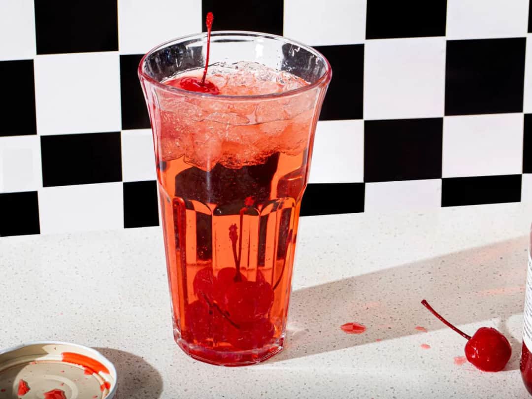 Jak przygotować idealny drink shirley temple – przepisy i historie