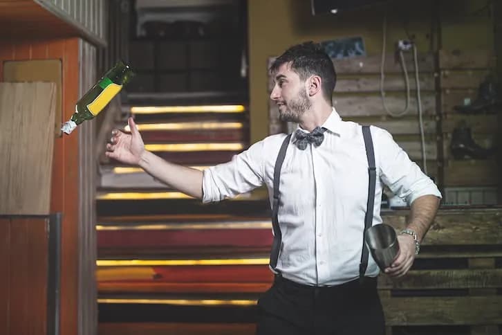 Jakie są ceny drink barów na weselu i co zawierają pakiety?